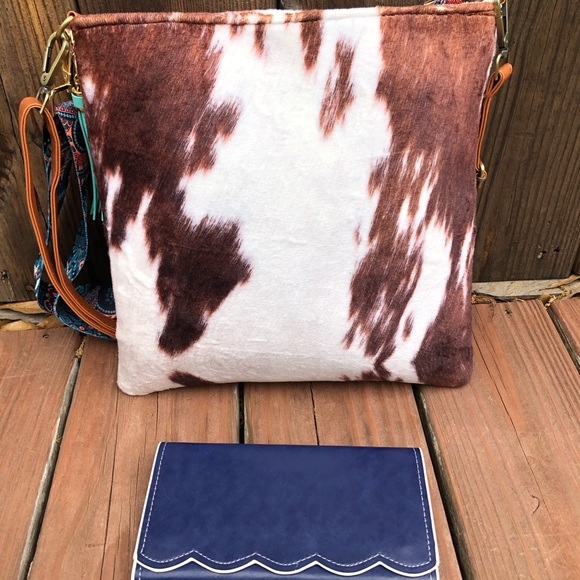 NEW FAUX COWHIDE FUR WESTERN CROSSBODY BAG PURSE WALLET SET & TASSEL BAG CHARM - Picture 5 of 7